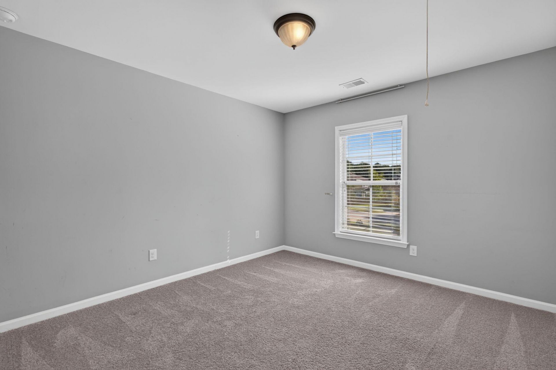 517 Grey Owl Way Photo 32