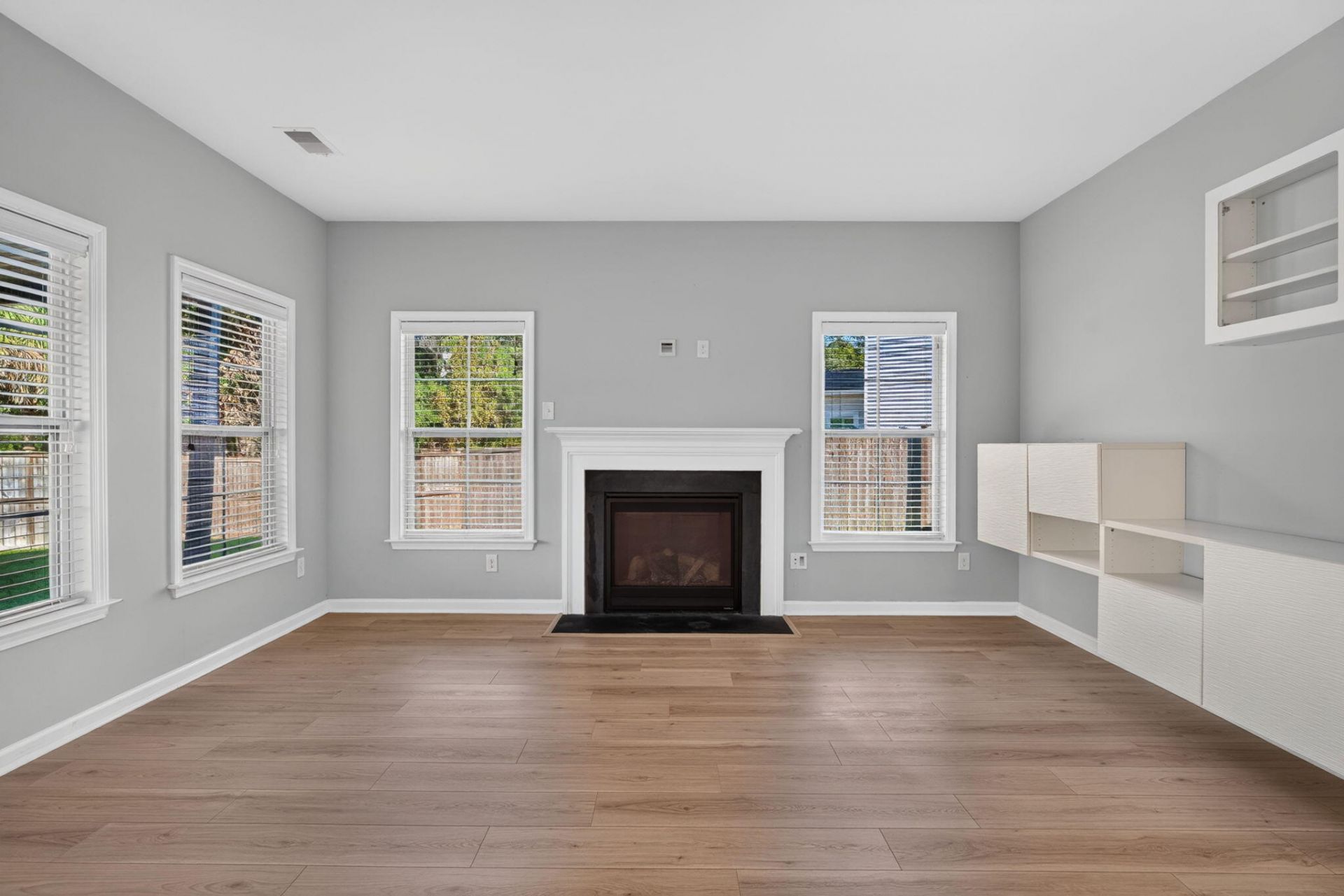 517 Grey Owl Way Photo 8
