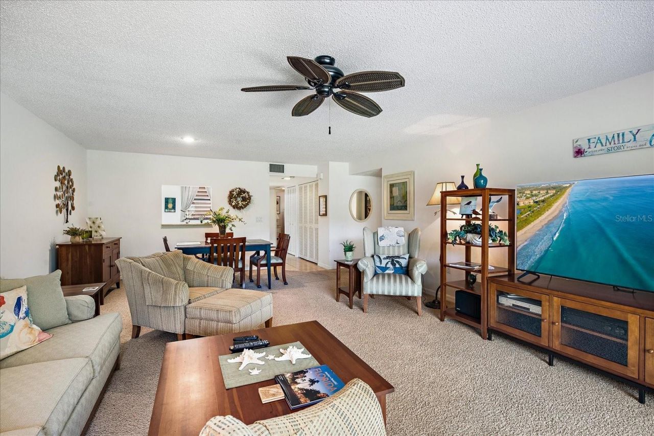 211 Pineneedle Drive, Unit 211, Bradenton, FL 34210 Photo