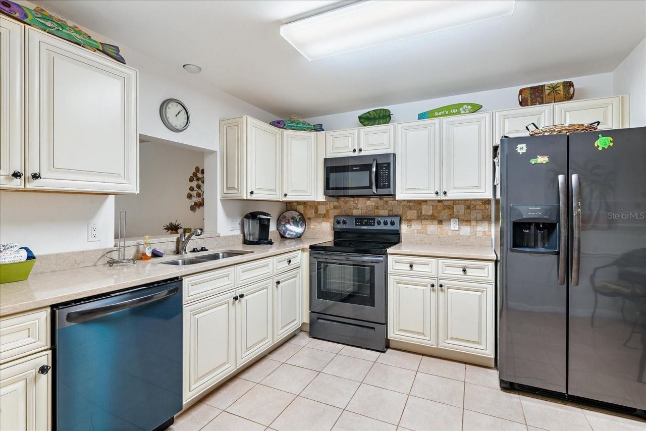 211 Pineneedle Drive, Unit 211, Bradenton, FL 34210 Photo