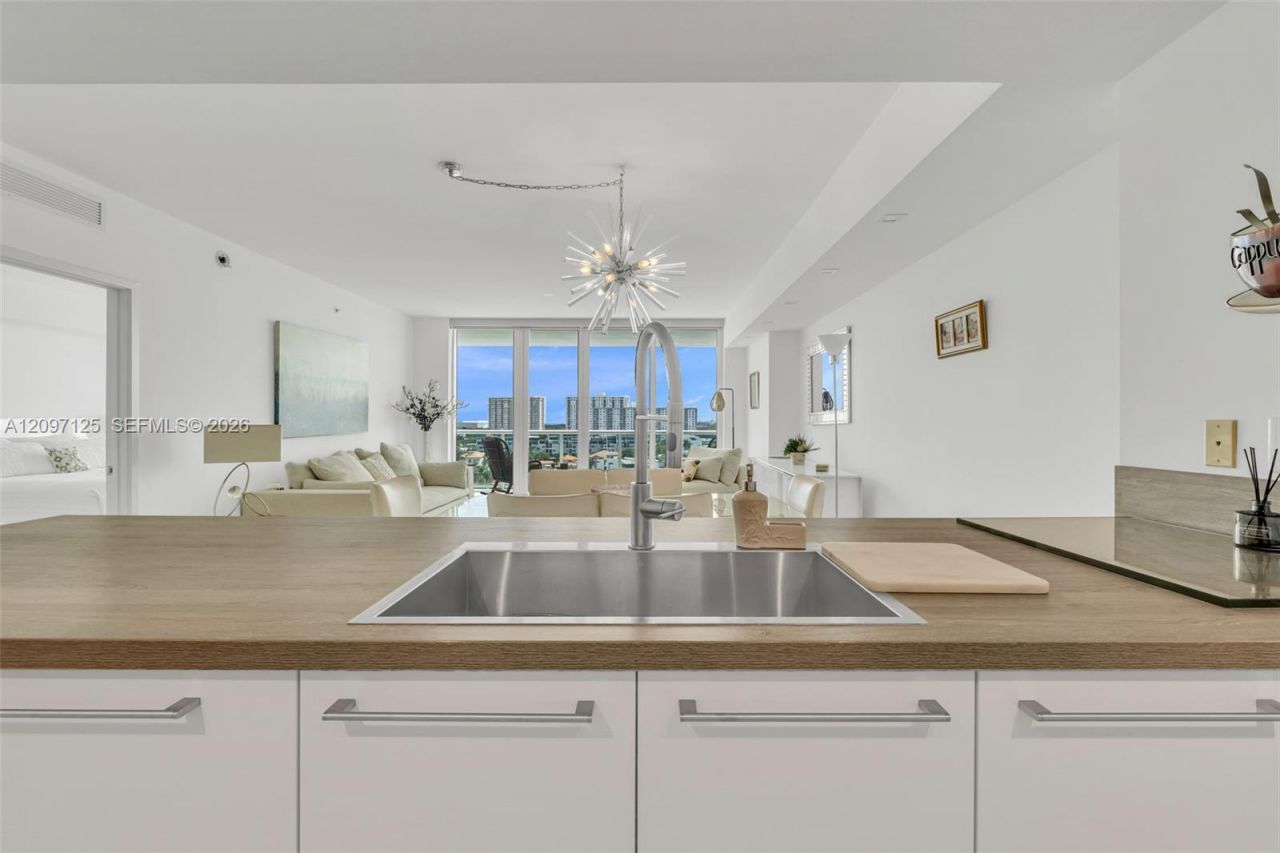 400 Sunny Isles Blvd, Unit 916, Sunny Isles Beach, FL 33160 Photo