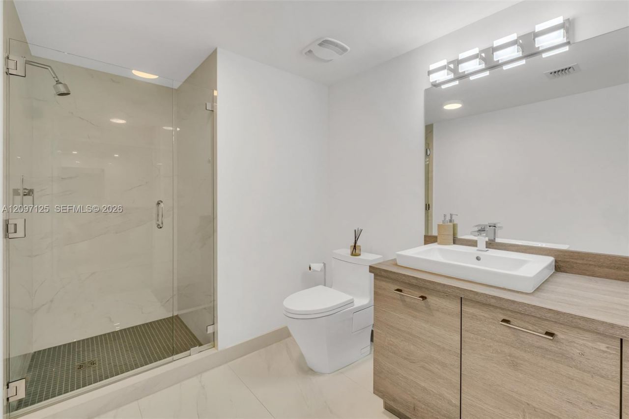 400 Sunny Isles Blvd, Unit 916, Sunny Isles Beach, FL 33160 Photo