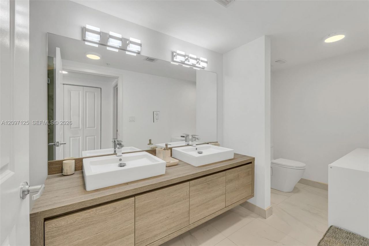 400 Sunny Isles Blvd, Unit 916, Sunny Isles Beach, FL 33160 Photo
