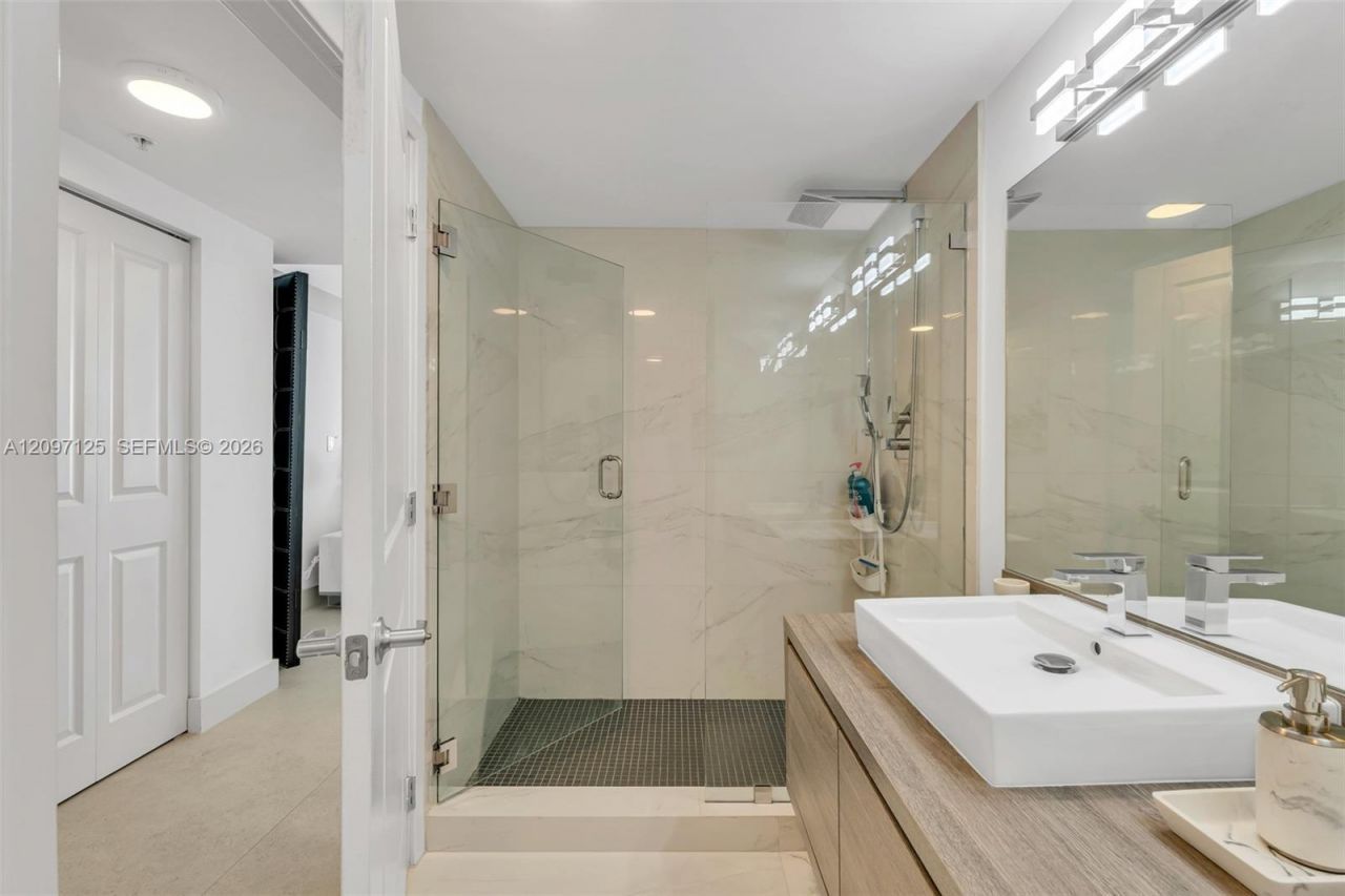 400 Sunny Isles Blvd, Unit 916, Sunny Isles Beach, FL 33160 Photo