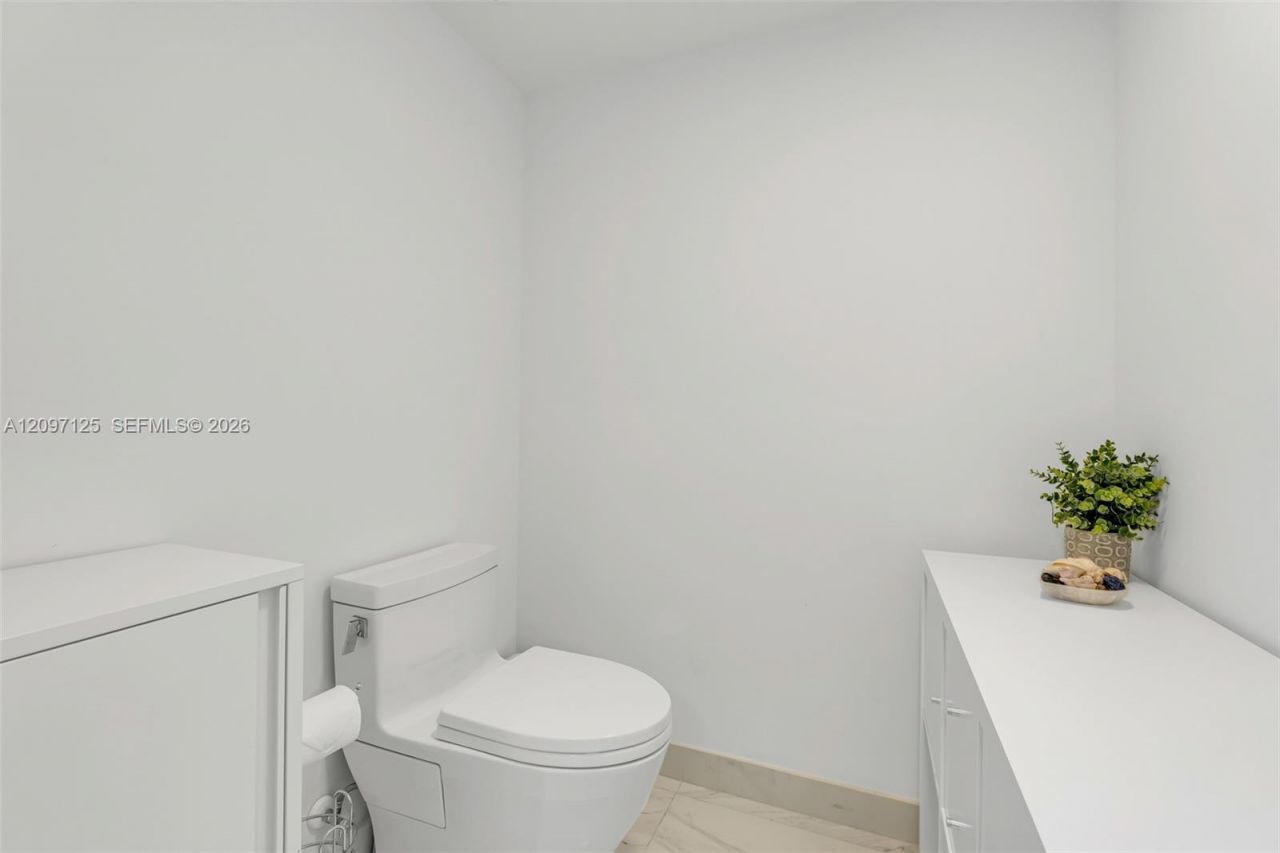 400 Sunny Isles Blvd, Unit 916, Sunny Isles Beach, FL 33160 Photo