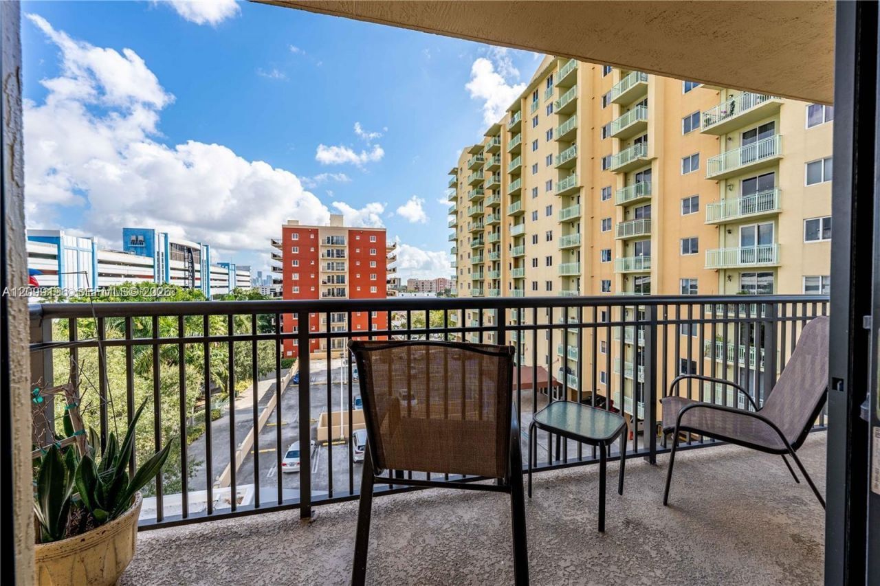 3530 SW 22nd St, Unit 703, Miami, FL 33145 Photo
