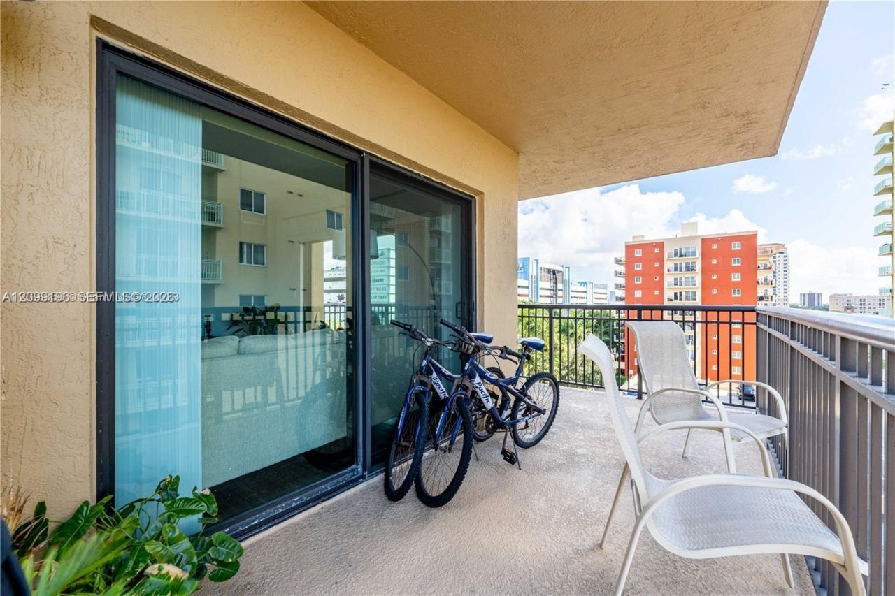 3530 SW 22nd St, Unit 703, Miami, FL 33145 Photo