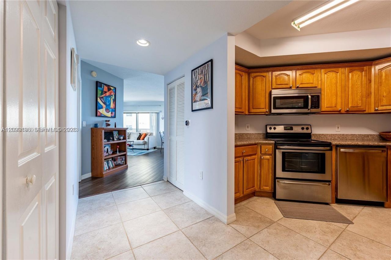 3530 SW 22nd St, Unit 703, Miami, FL 33145 Photo