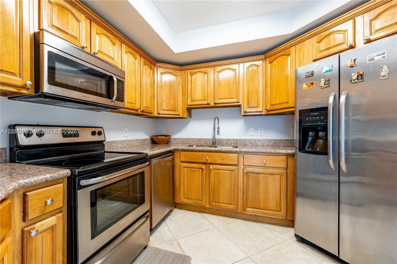 3530 SW 22nd St, Unit 703, Miami, FL 33145 Photo