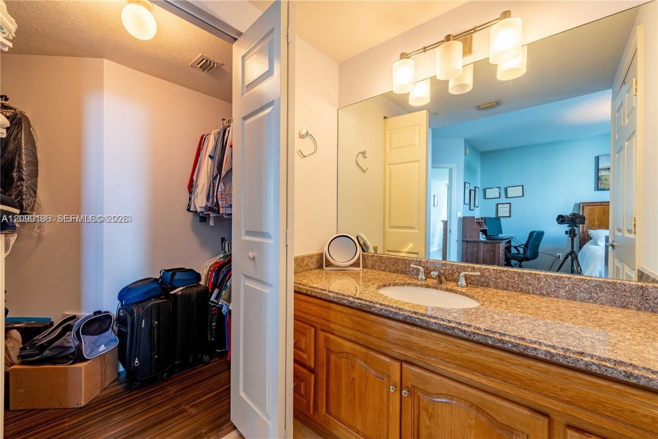 3530 SW 22nd St, Unit 703, Miami, FL 33145 Photo