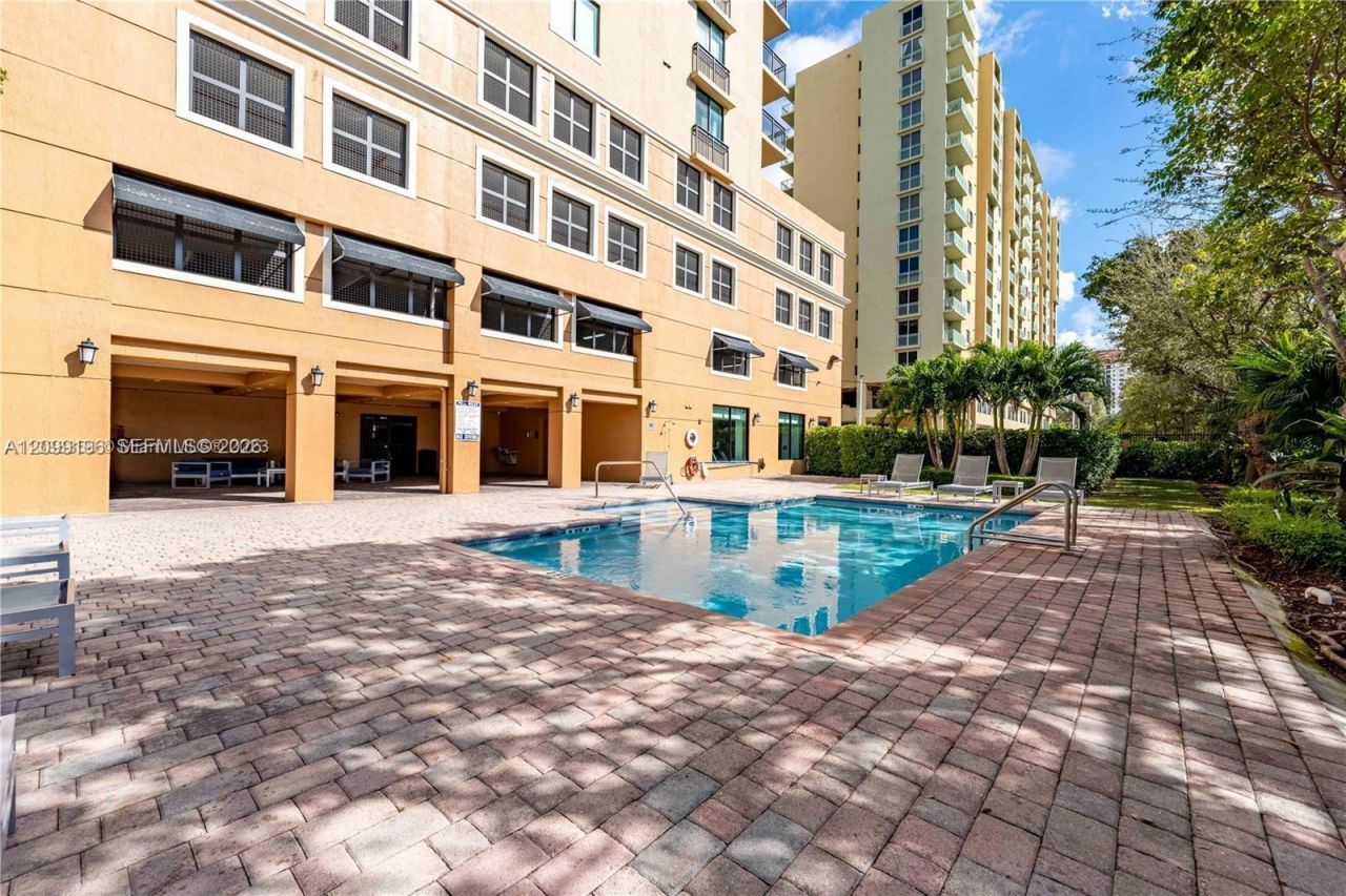 3530 SW 22nd St, Unit 703, Miami, FL 33145 Photo