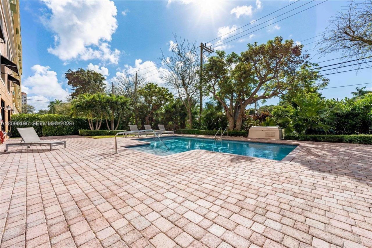 3530 SW 22nd St, Unit 703, Miami, FL 33145 Photo
