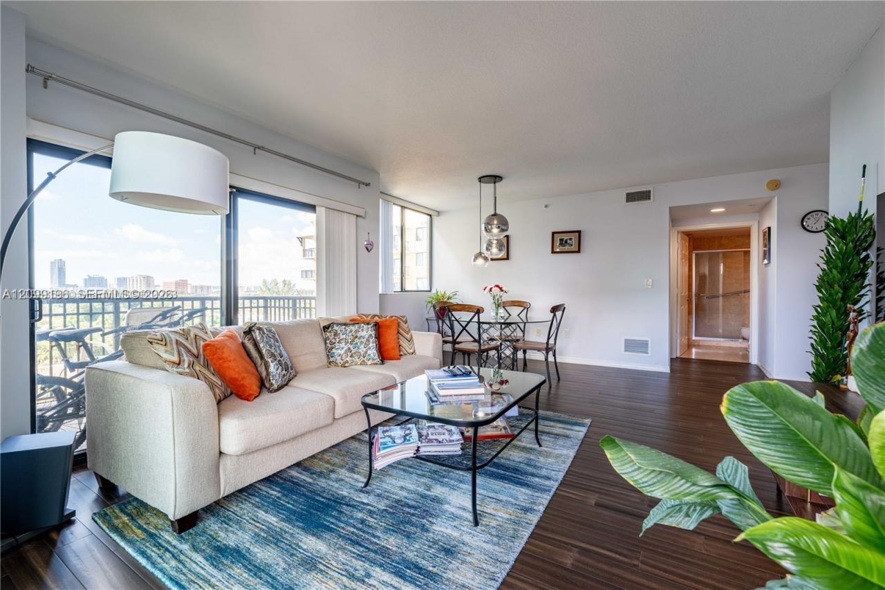 3530 SW 22nd St, Unit 703, Miami, FL 33145 Photo