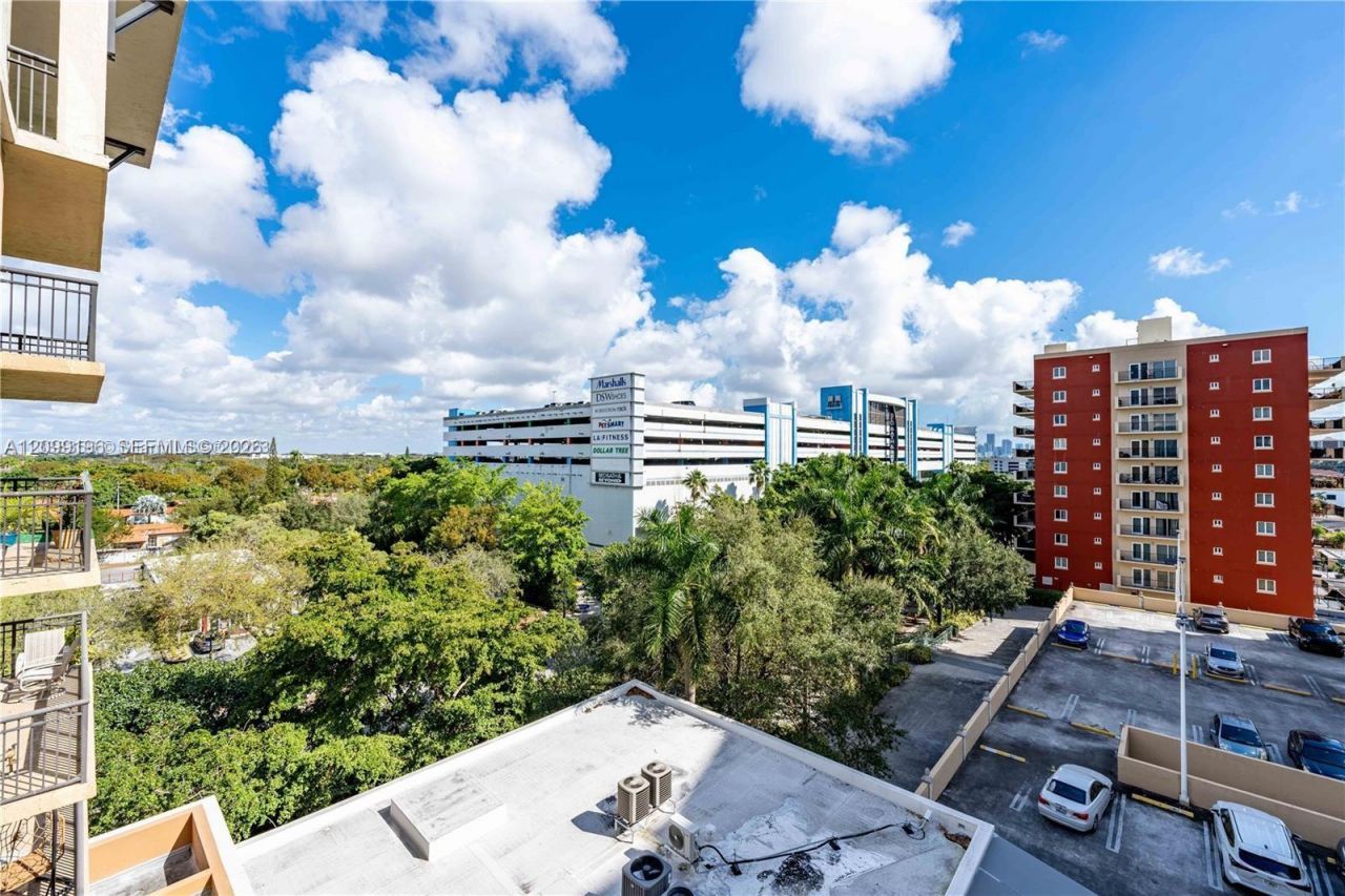 3530 SW 22nd St, Unit 703, Miami, FL 33145 Photo