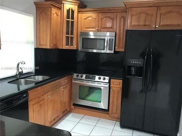 20 Laredo Pl, Unit 2-1, Davie, FL 33324