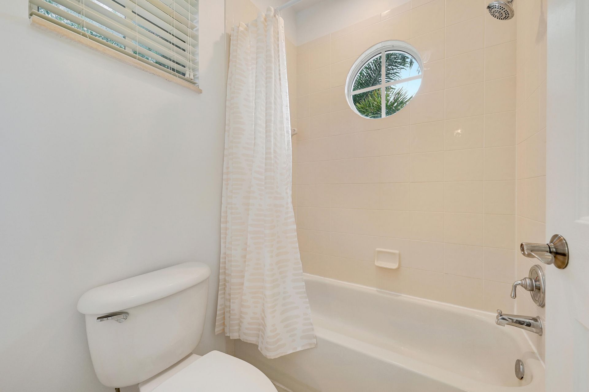 654 Castle Drive, Palm Beach Gardens, FL 33410 Photo