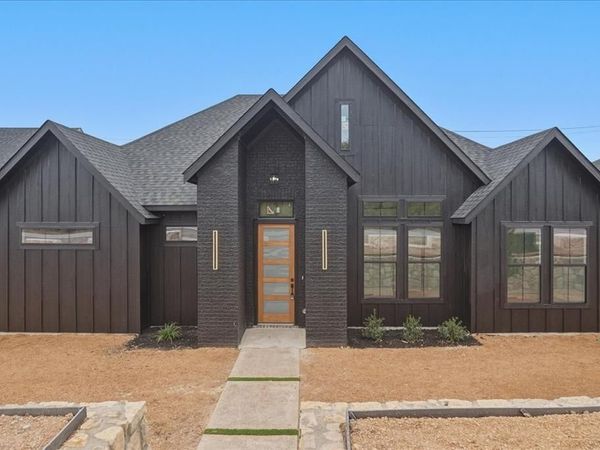 1648 W Wintergreen Road, Lancaster, TX 75134