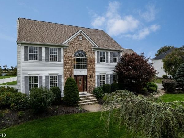17 Woodcrest Ave, Mount Olive, NJ 07828