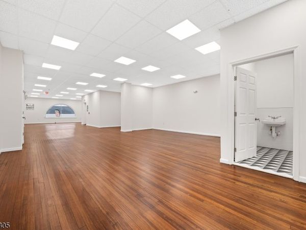 48 Commerce St, Newark, NJ 07102
