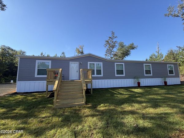 5563 US-90, Marianna, FL 32446