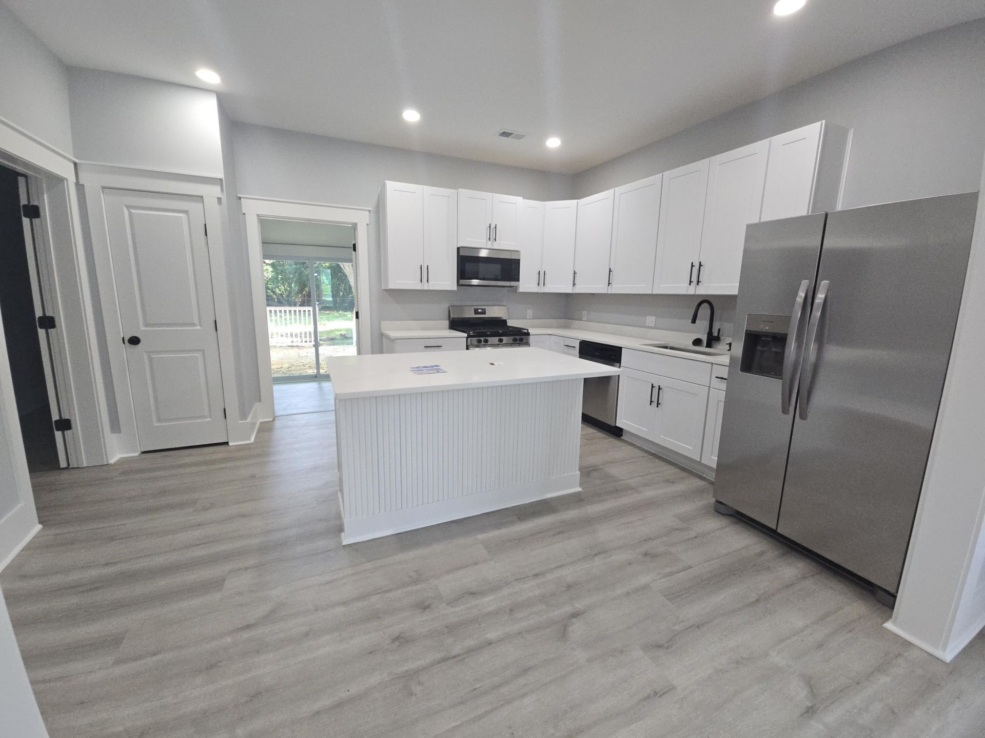 203 E George Street Photo 4