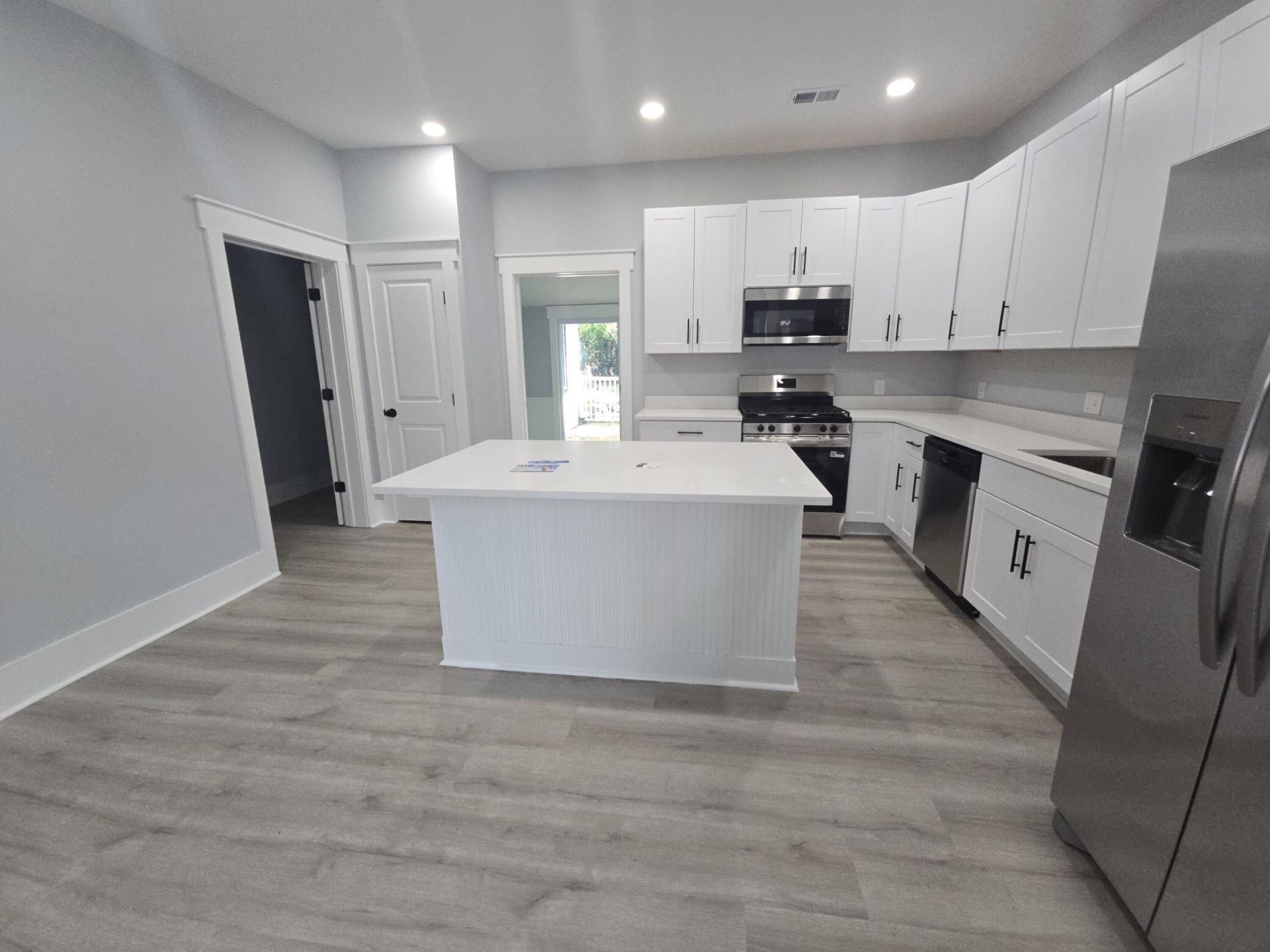 203 E George Street Photo 5
