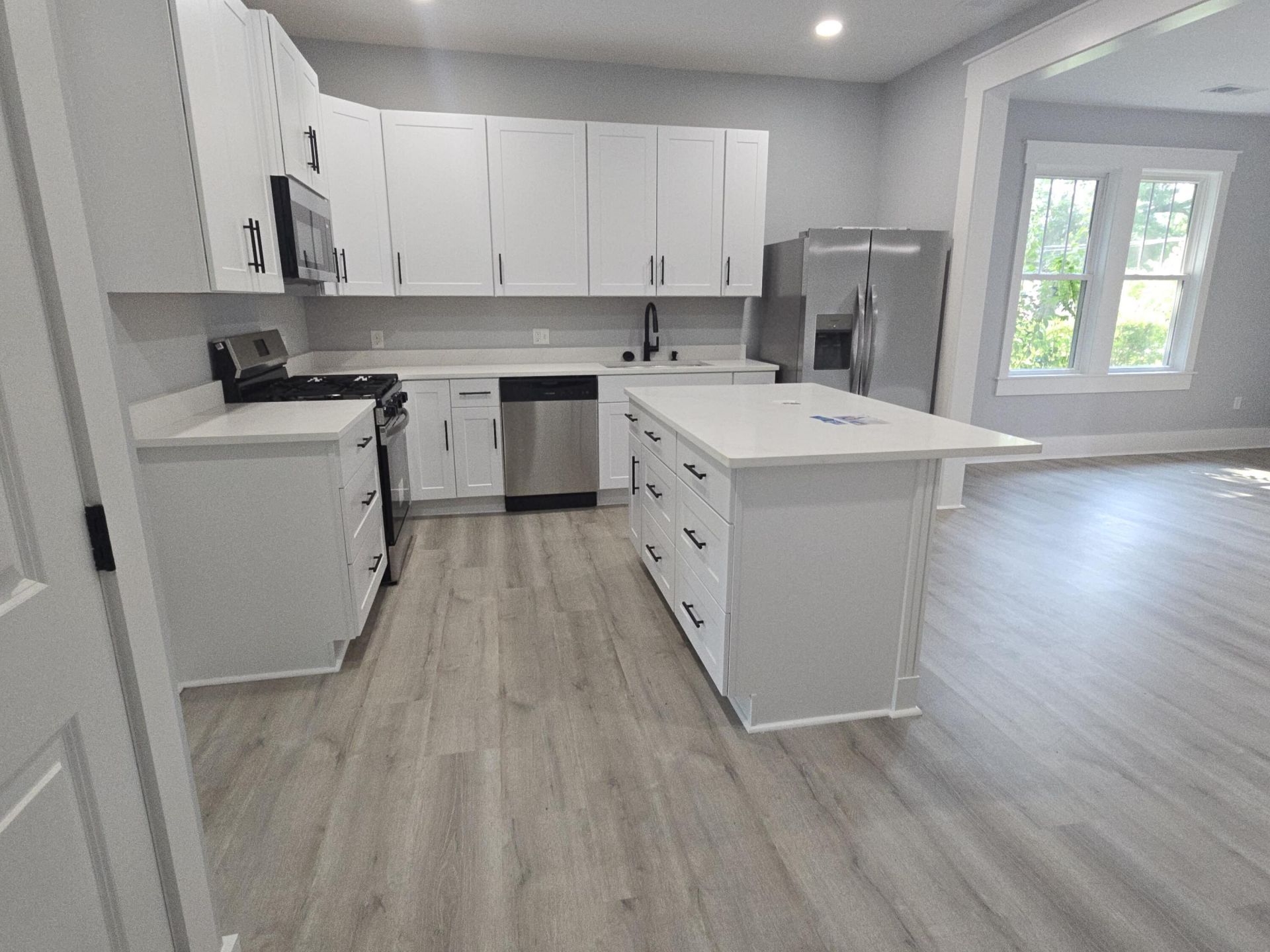 203 E George Street Photo 7