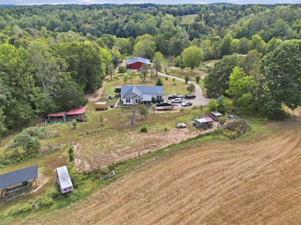 8060 Short Rd , Red Boiling Springs, TN 37150