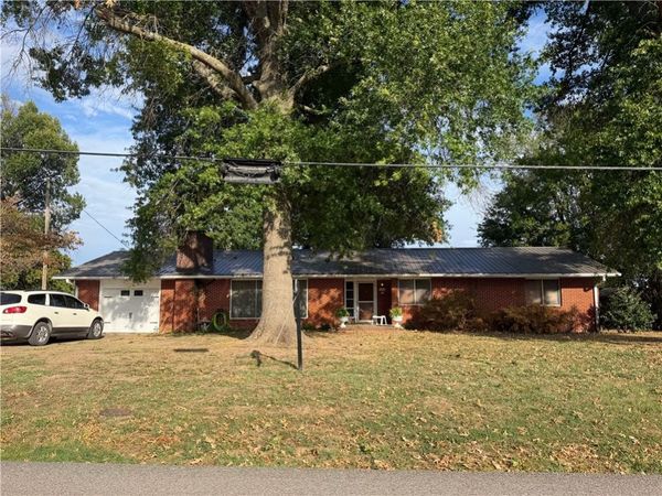 1002 SW 2nd Avenue , Gravette, AR 72736