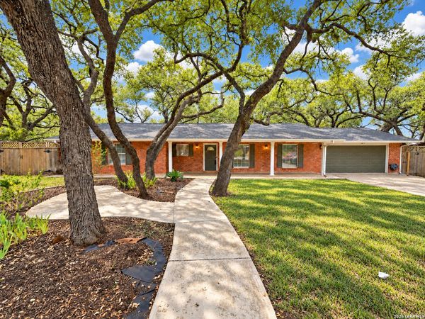 202 Donella Dr, Hollywood Park, TX 78232