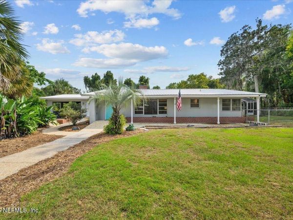301 LAKEVIEW Avenue, Crescent City, FL 32112