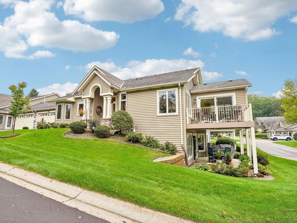 994 Stratford Lane W, Burnsville, MN 55337