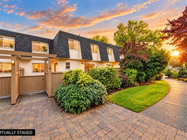 4061 Larchwood Dr, Unit #43, Saanich, BC V8N 4P1