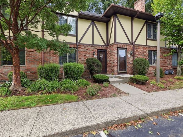 18 Mansion Woods Dr, Unit C, Agawam, MA 01001