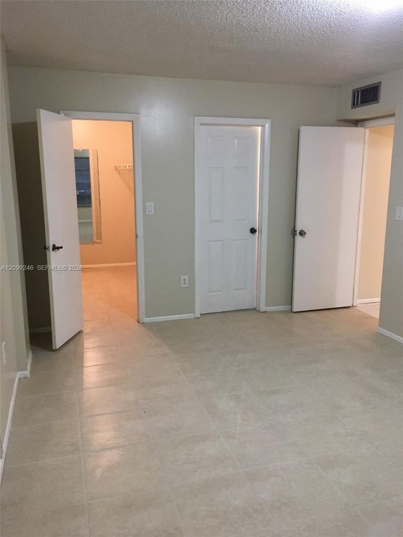 4170 Inverrary Dr , Unit 111, Lauderhill, FL 33319 Photo