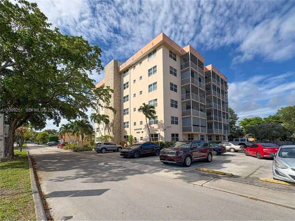 1830 Dixieanna St , Unit 605, Hollywood, FL 33020