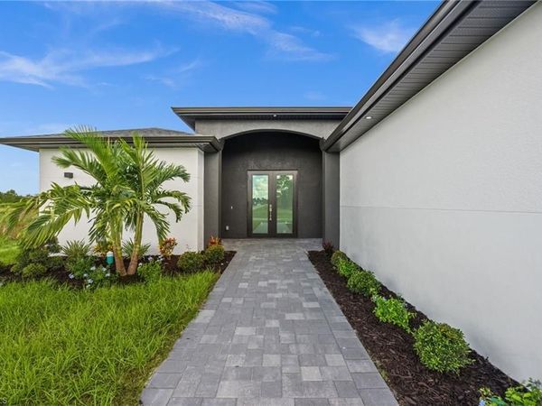 925 Manresa AVE S, LEHIGH ACRES, FL 33974