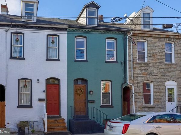 10 LOCUST STREET, LANCASTER, PA 17602