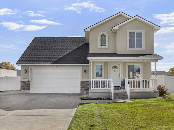 3000 Lilac Cir, Iona, ID 83427