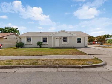 3204 Pacesetter Drive, Dallas, TX 75241