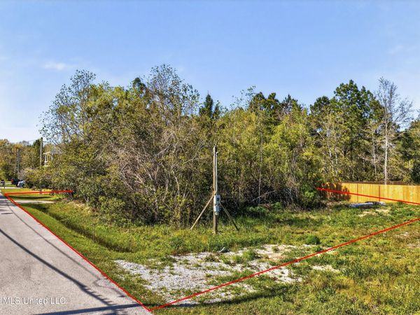 222 Pine Ridge Drive, Waveland, MS 39576