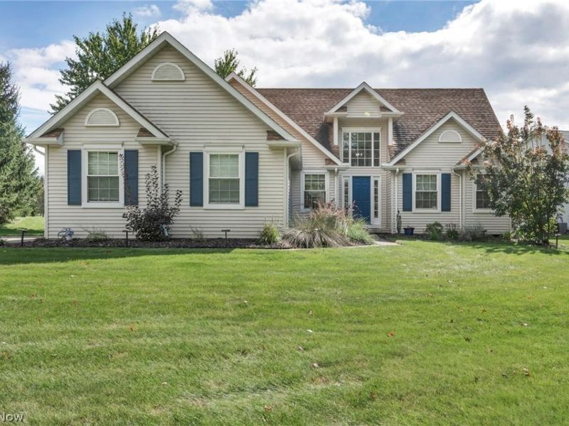 188 W Sturbridge Drive, Medina, OH 44256 Photo 2