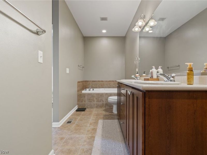 1499 Huntington Lane, Cleveland Heights, OH 44118 Photo 14