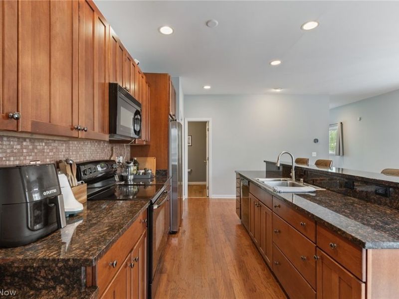 1499 Huntington Lane, Cleveland Heights, OH 44118 Photo 3