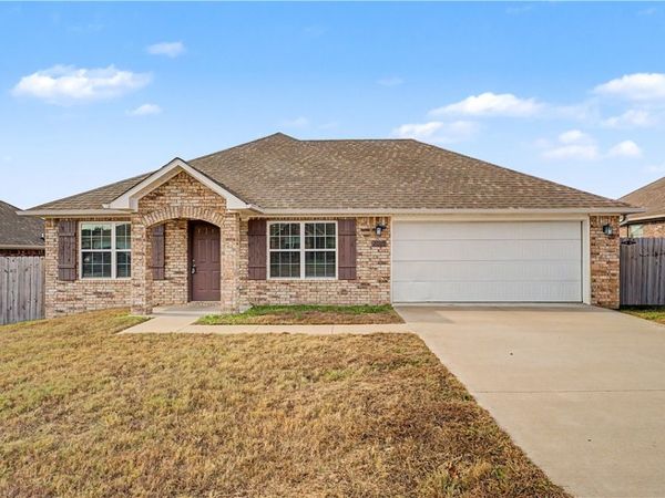 2009 Applewood Street , Gentry, AR 72734