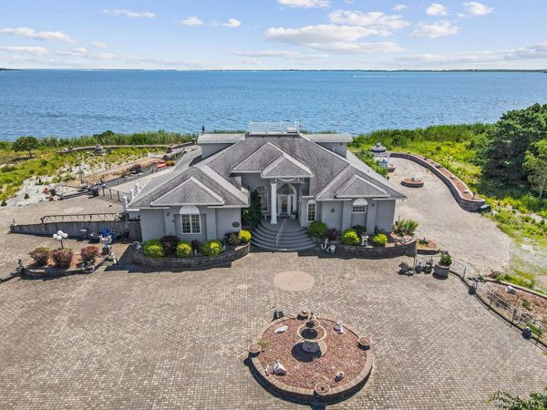 48 S Old Neck Road , Center Moriches, NY 11934