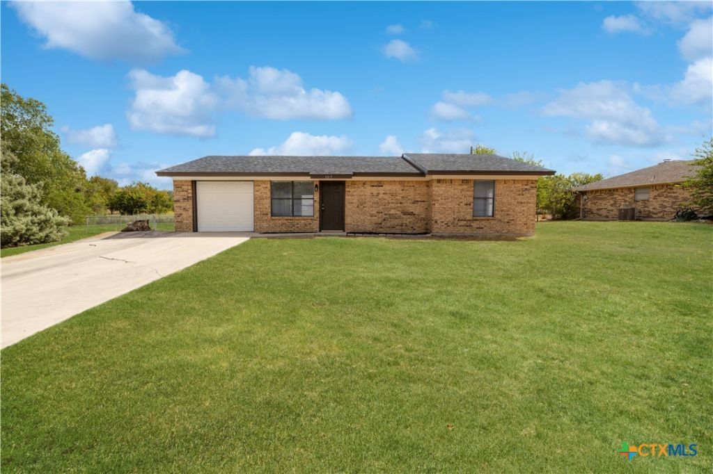 305 Skyview Circle, Troy, TX 76579 Main Photo