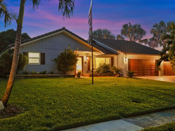 3590 Lakeview Drive, Delray Beach, FL 33445