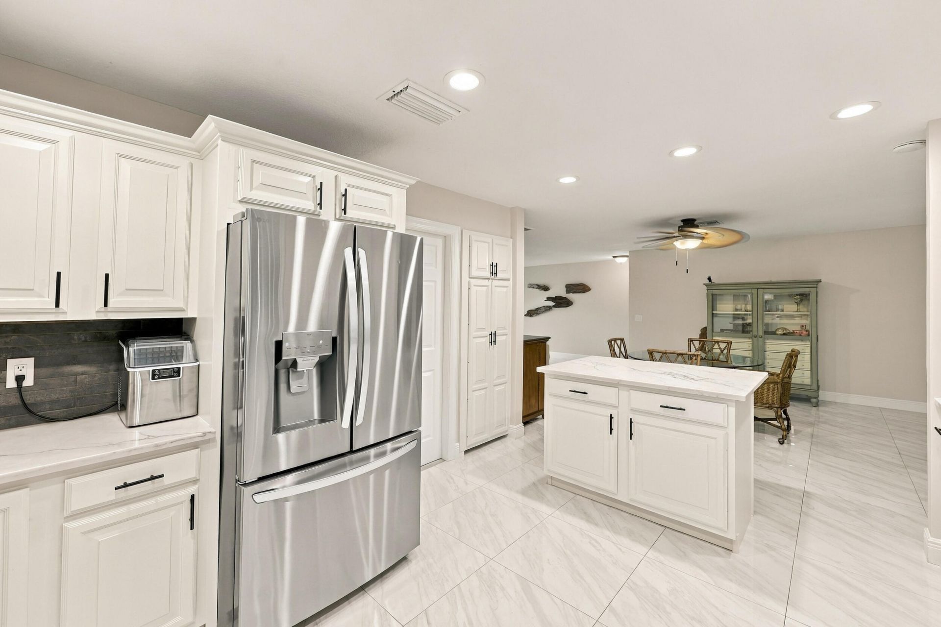 3590 Lakeview Drive, Delray Beach, FL 33445 Photo