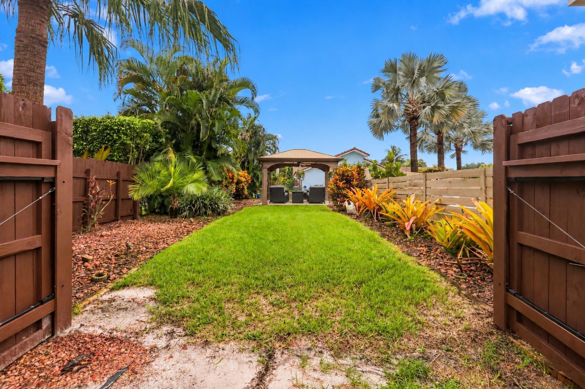 3590 Lakeview Drive, Delray Beach, FL 33445 Photo